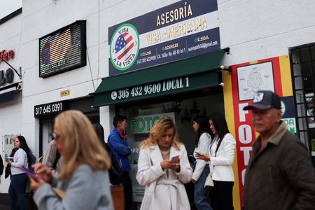 tagreuters.com2025binary_LYNXNPEL0Q0WL-VIEWIMAGE