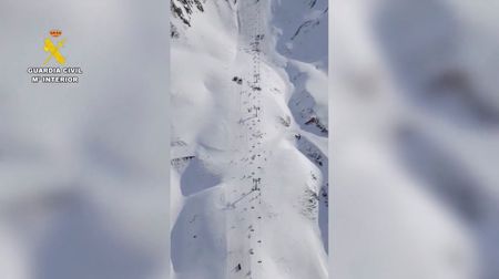 tagreuters.com2025binary_LYNXNPEL0H077-VIEWIMAGE