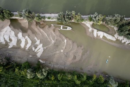 tagreuters.com2024binary_LYNXMPEK890NZ-VIEWIMAGE